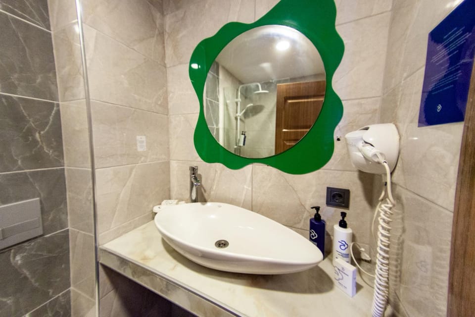 Shower, Bathroom, heating, towels