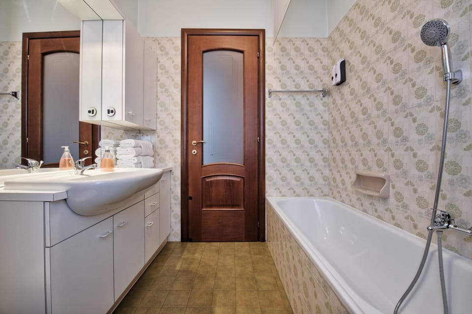 Shower, Bathroom, Bath, towels