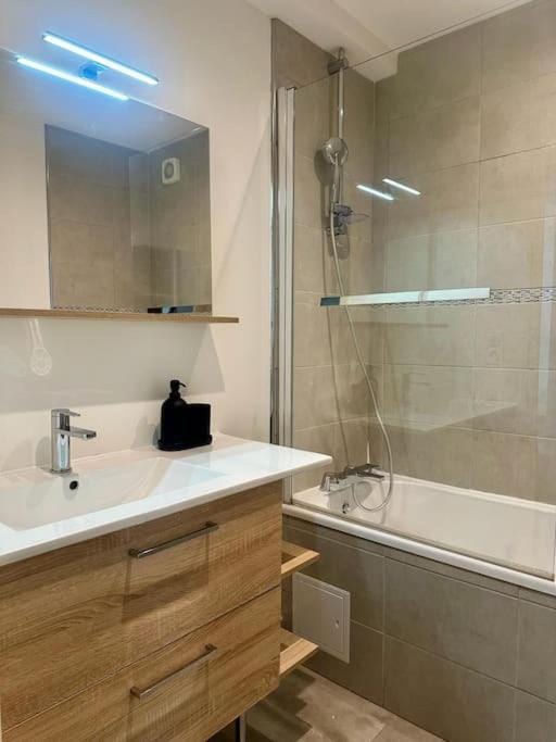 Bathroom, Bath