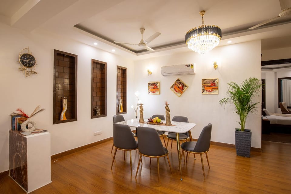 Living room, Seating area, Dining area, air conditioner