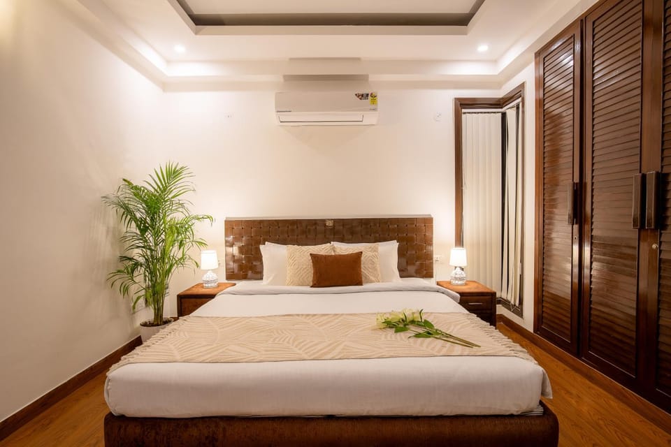 Bed, Photo of the whole room, Bedroom, towels, air conditioner