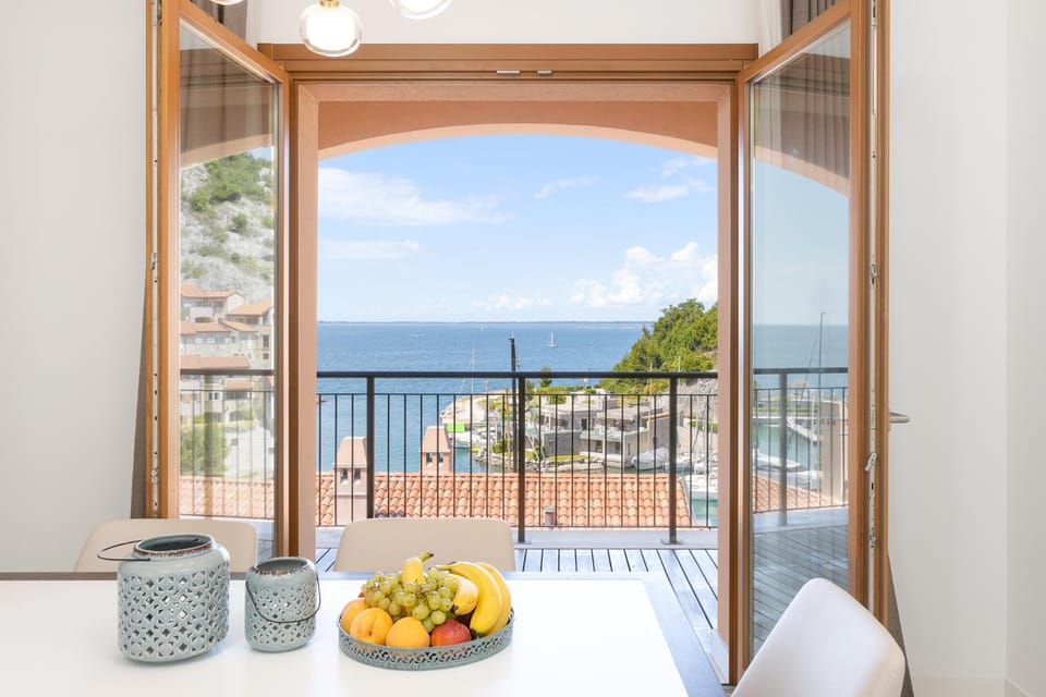 Sea view, Internal: Not applicable to any particular room