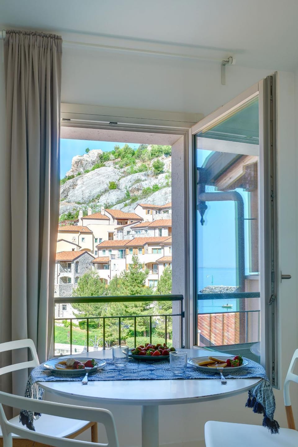 Seating area, Breakfast, Lunch