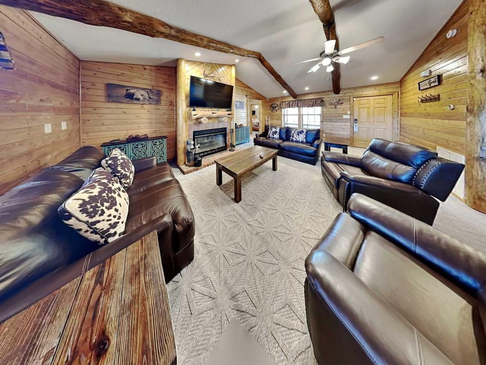 TV and multimedia, Living room, Seating area, fireplace, furniture