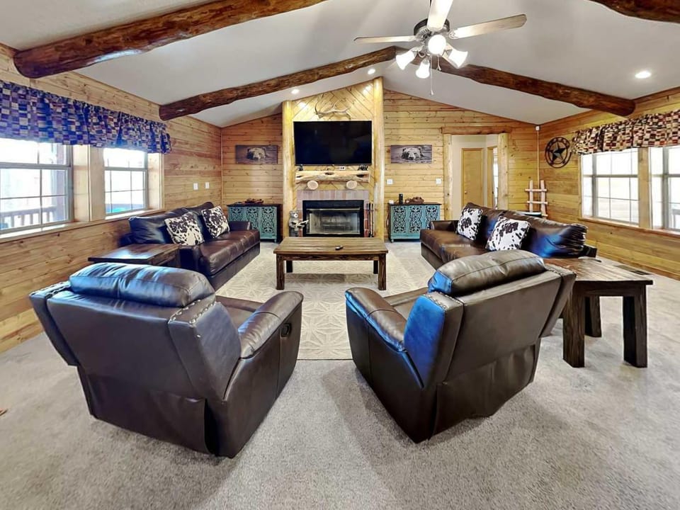 TV and multimedia, Living room, Seating area, fireplace, furniture