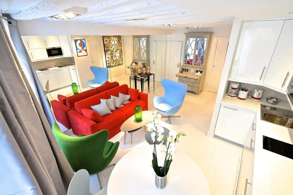 Kitchen or kitchenette, Living room, Seating area, Dining area, dishwasher, oven, stove