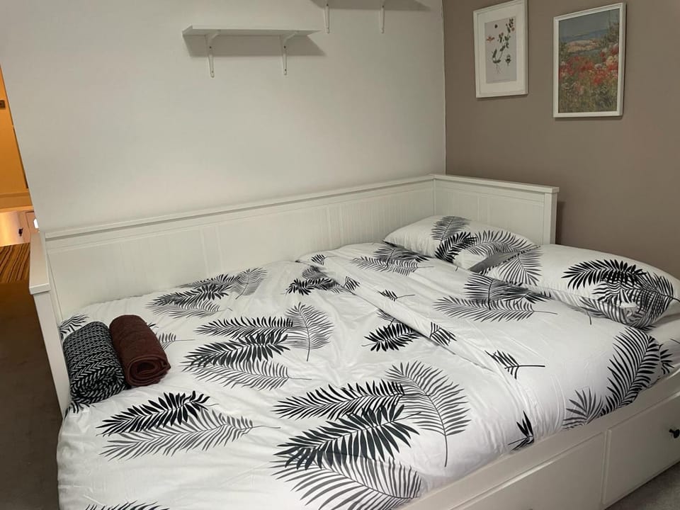 Rahal Compton Bed and Breakfast in London