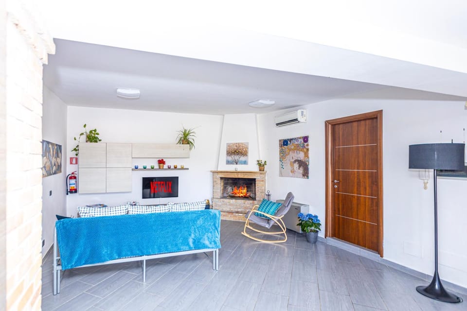 TV and multimedia, Living room, Seating area, air conditioner