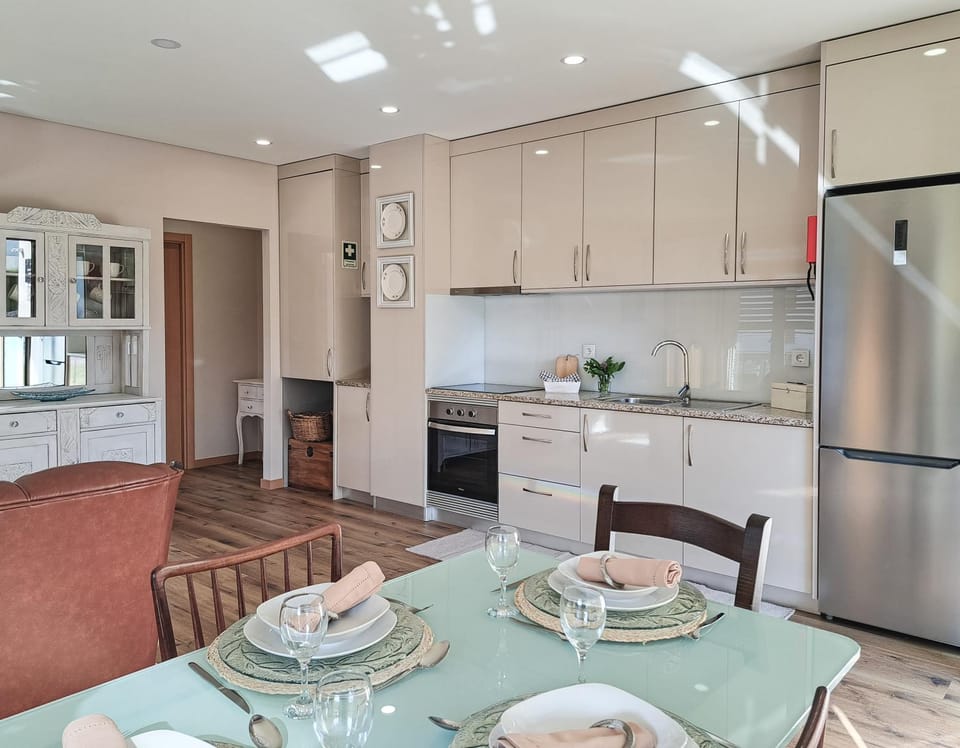 Kitchen or kitchenette, Dining area, pet friendly, stove