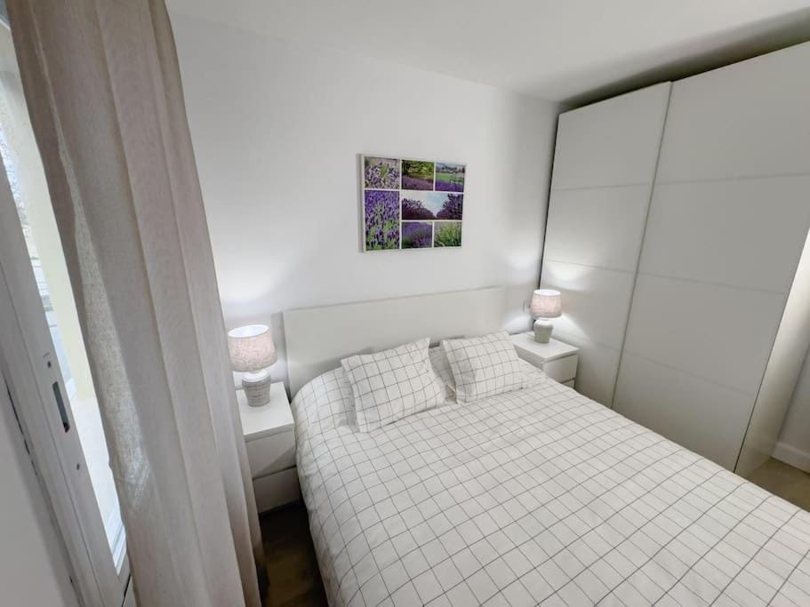 Bed, Photo of the whole room, Bedroom, wardrobe