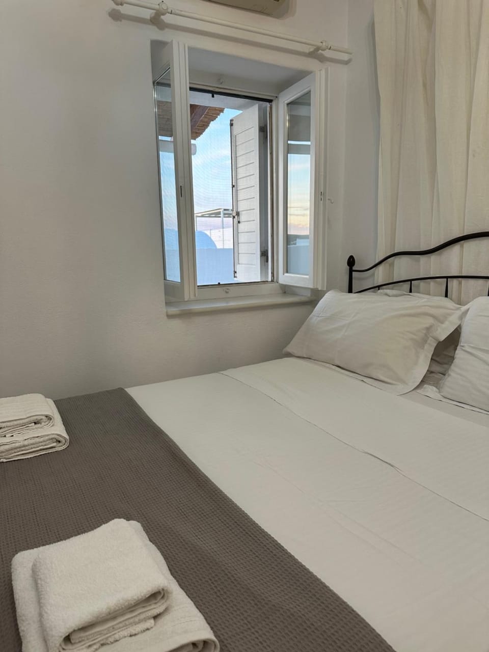 Harry’s studio Apartment in Naousa