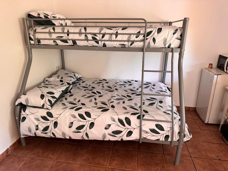 Bedroom, bunk bed