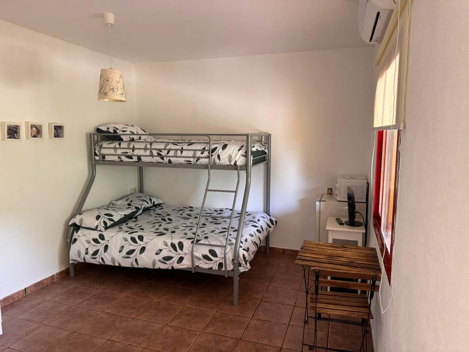 Bedroom, bunk bed, air conditioner