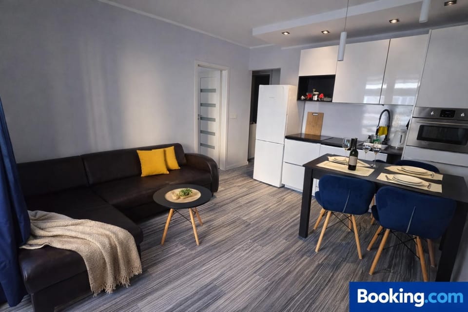 TV and multimedia, Living room, Dining area, microwave, kitchen