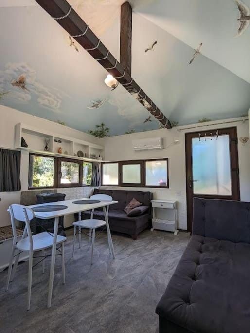 TV and multimedia, Living room, Dining area, fireplace