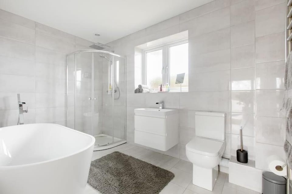 Shower, Toilet, Bathroom, Bath, towels