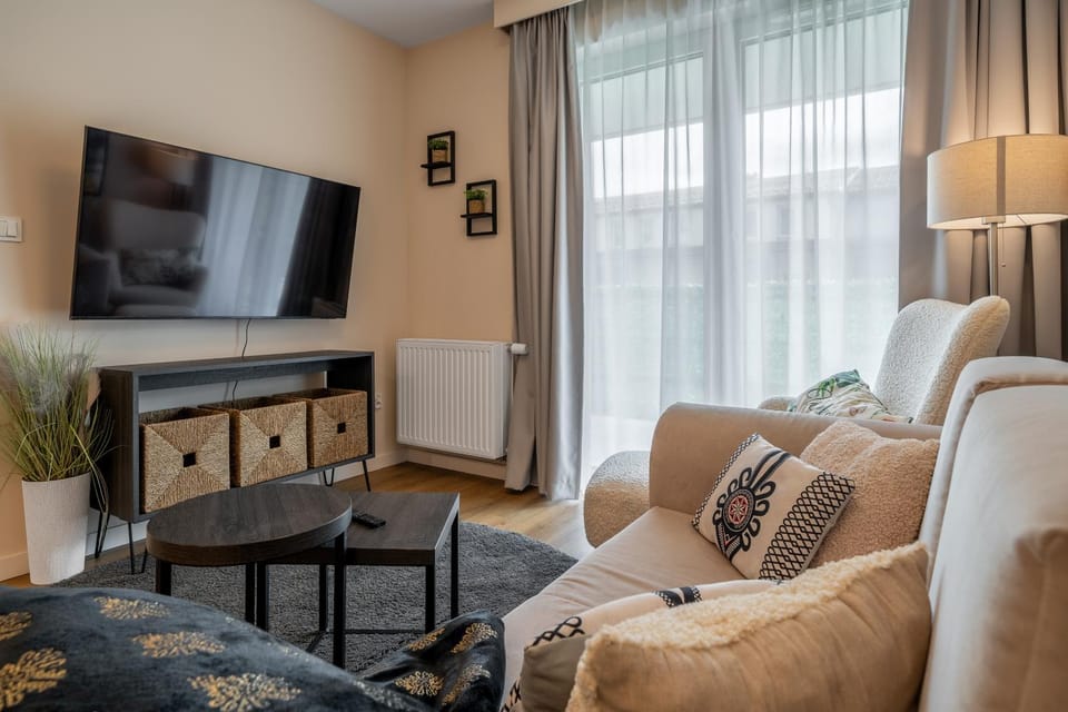 Bed, TV and multimedia, Living room, Photo of the whole room, Seating area
