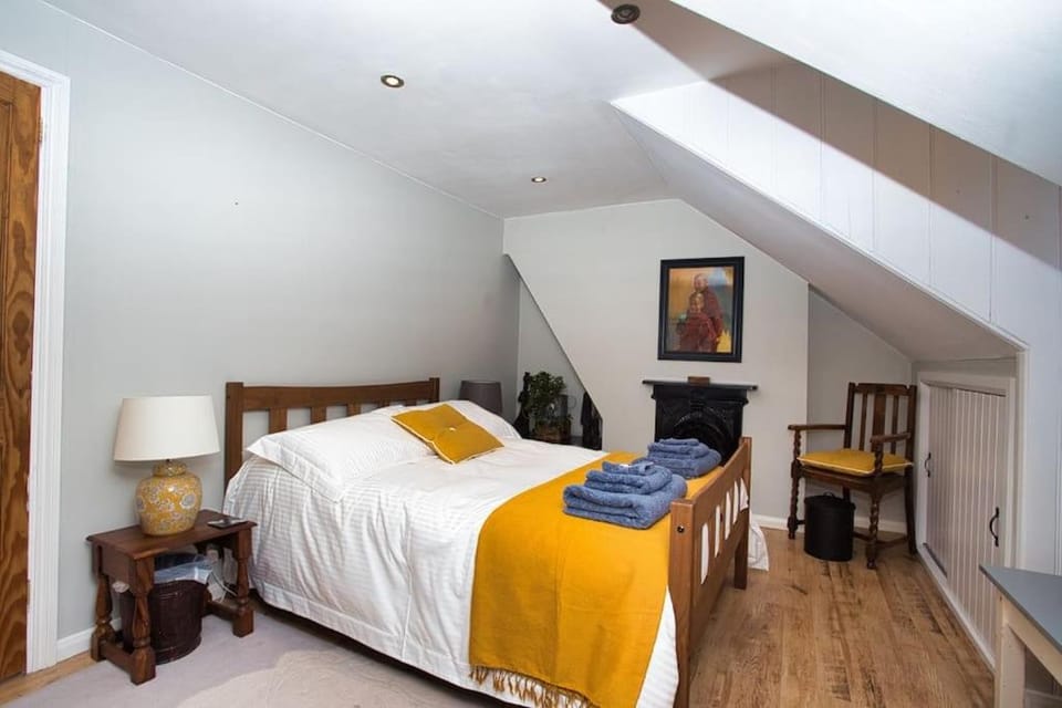 Restful and Cosy 4 Bed Home Minutes from the Beach Apartment in Hythe