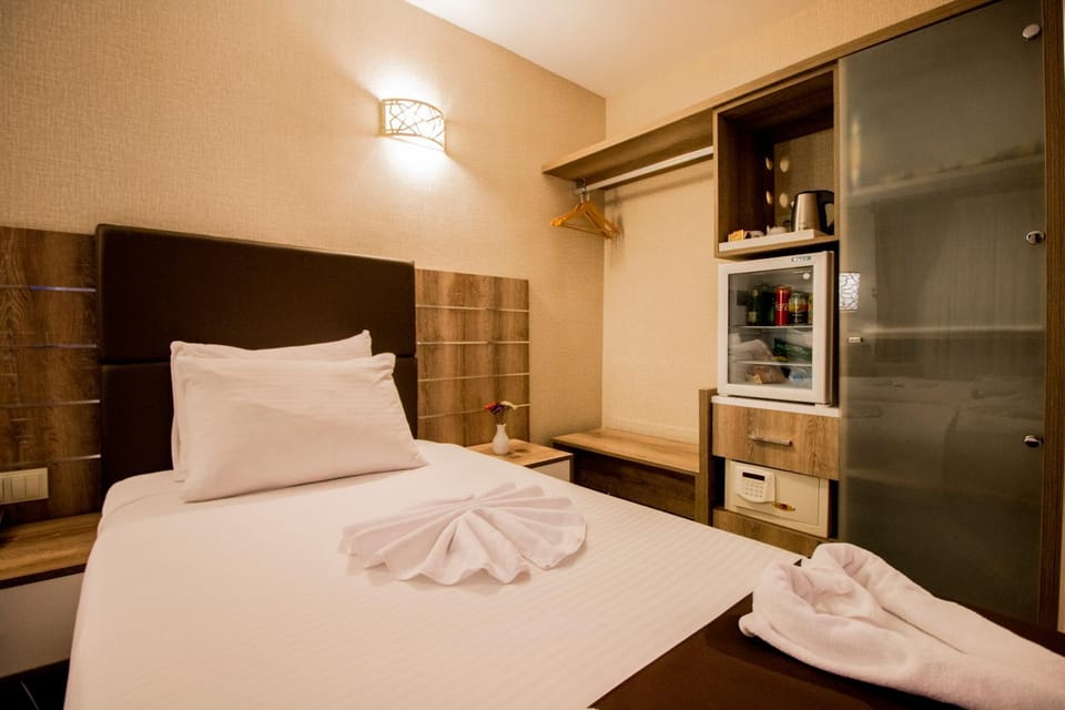 Bed, Bedroom, minibar, wardrobe