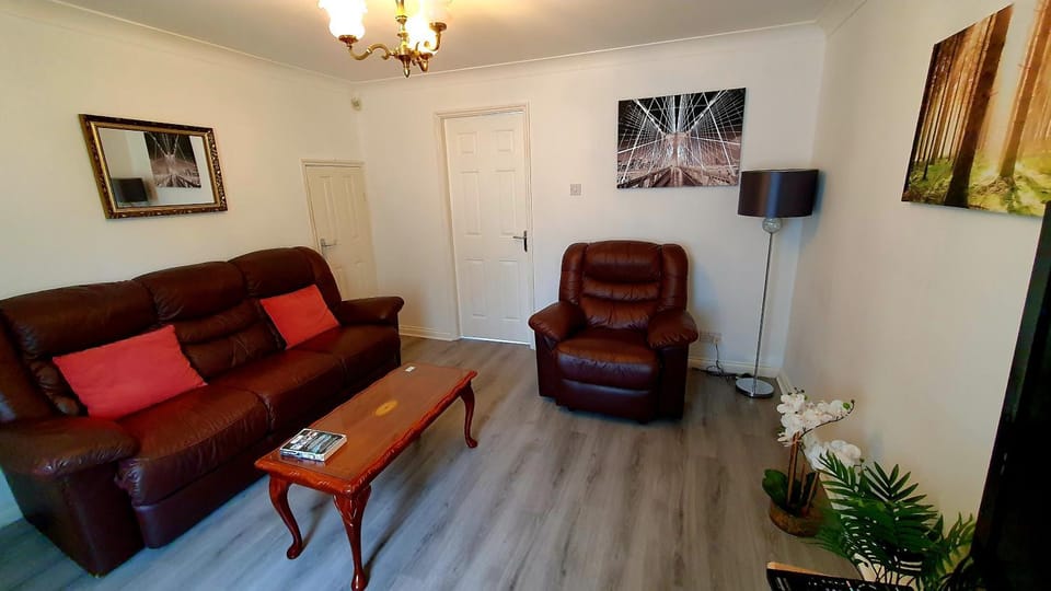 Lovely 3 Bedroom House Manchester House in England