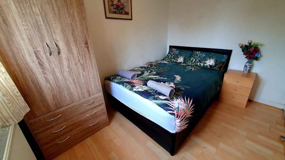 Lovely 3 Bedroom House Manchester House in England