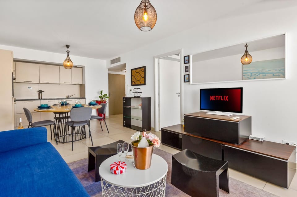 TV and multimedia, Living room, Dining area