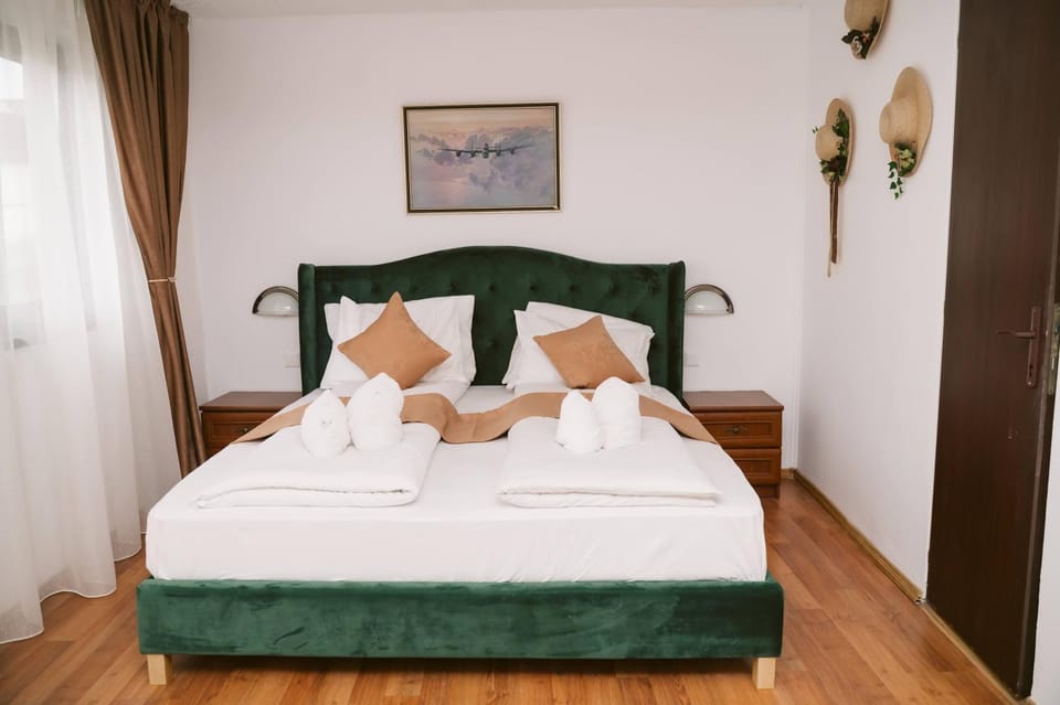 Urban Rooms - Self Check-in Ultra Central Medias Bed and Breakfast in Romania