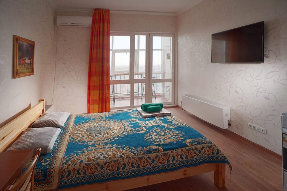 Bed, TV and multimedia, Photo of the whole room