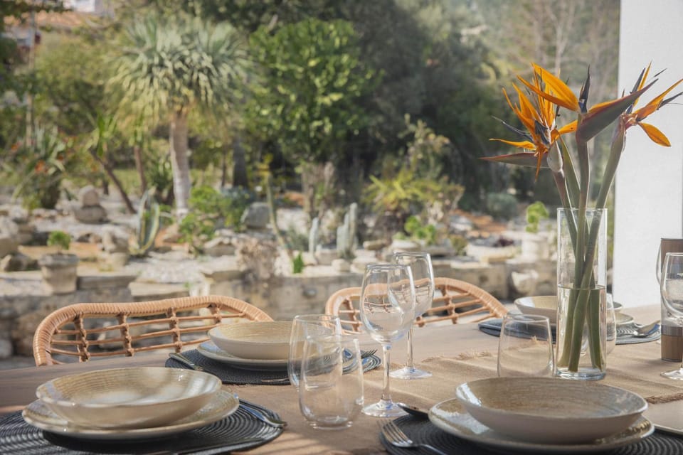 Garden, Dining area, Food