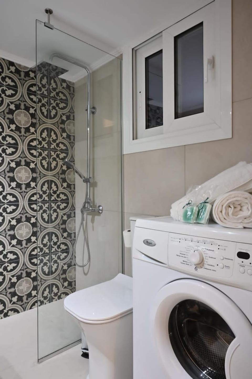 Modern Two Bedroom Apartment At Koukaki Apartment in Athens