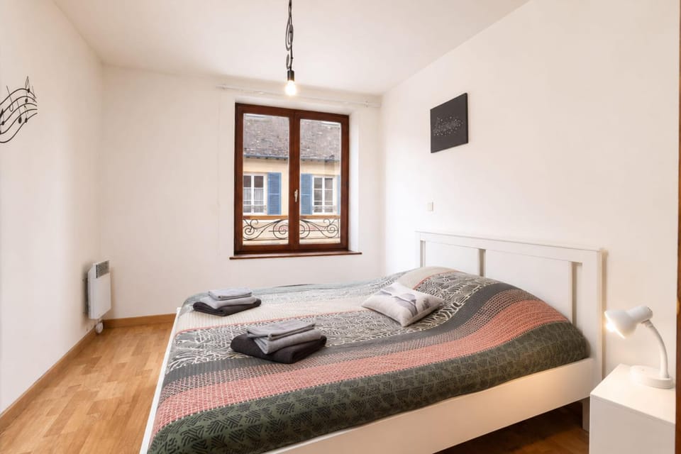 Triplex atypique-Cour intérieure-Commerces à pied House in Île-de-France