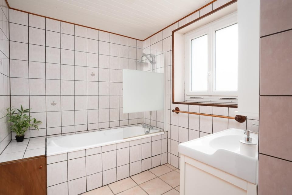 Triplex atypique- Cour intérieure- Commerces à pied House in Île-de-France