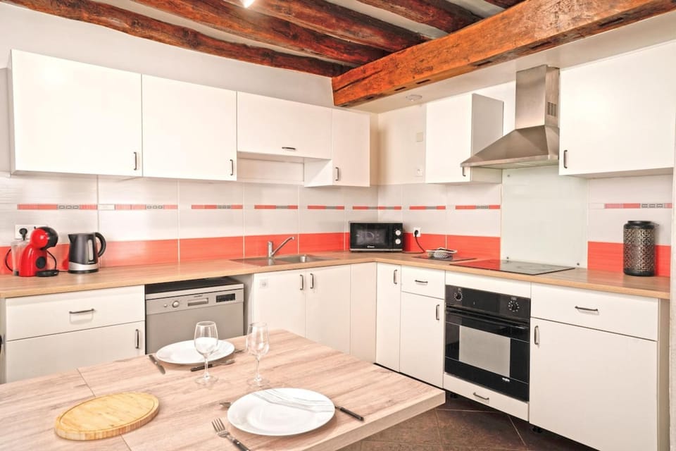 Triplex atypique- Cour intérieure- Commerces à pied House in Île-de-France