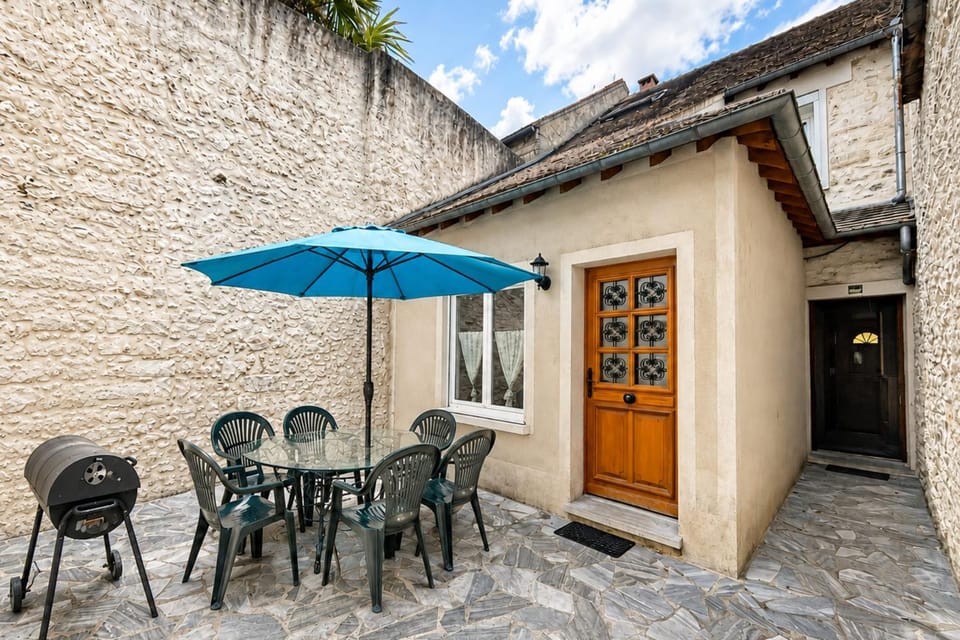 Triplex atypique- Cour intérieure- Commerces à pied House in Île-de-France