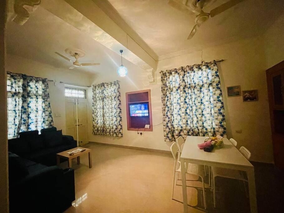 Beautiful 2bhk flat near Hitechcity Apartment in Hyderabad