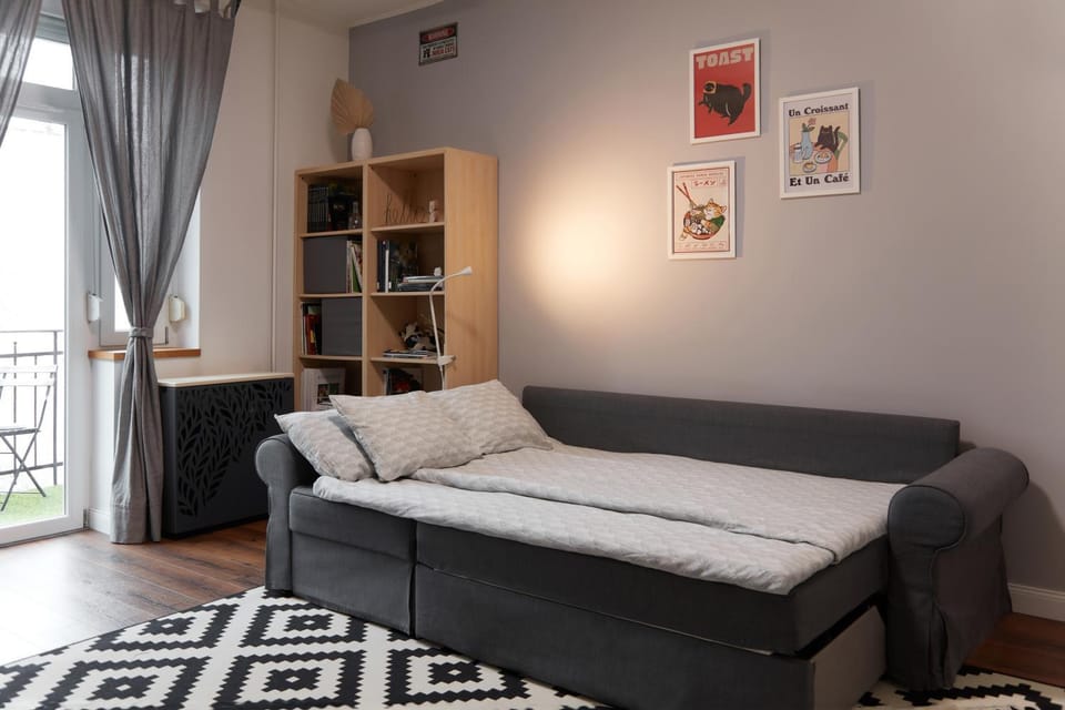 Bed, Living room