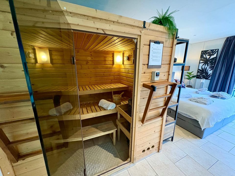 Sauna, Sauna, Spa and wellness centre/facilities, towels