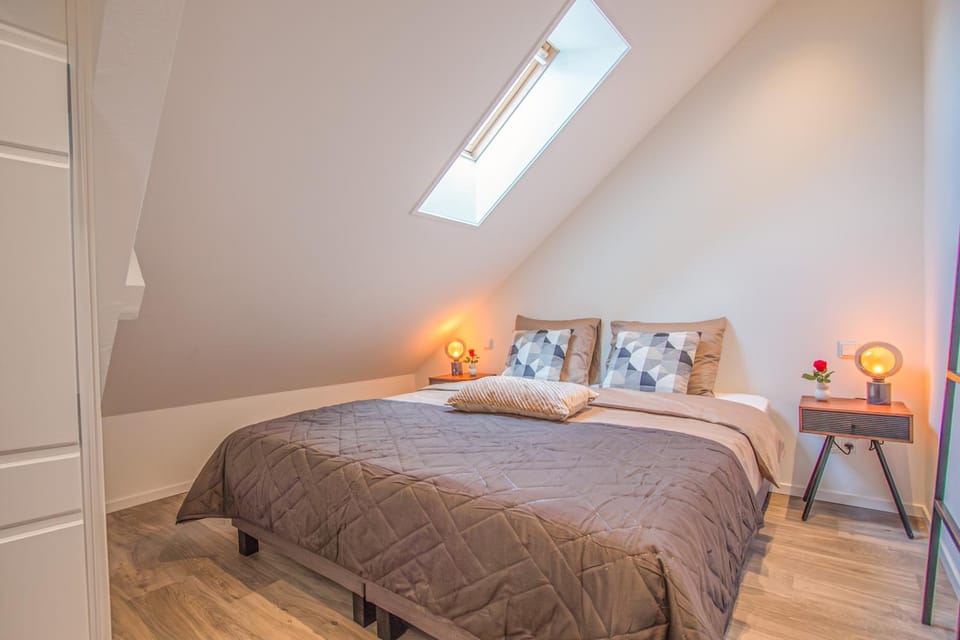 Bed, Bedroom