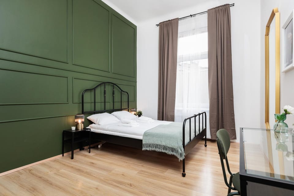 Bed, Photo of the whole room, Decorative detail, Bedroom