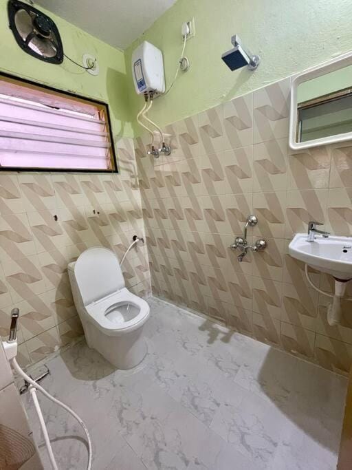 Beautiful 2bhk centrally located with free parking Apartment in Hyderabad