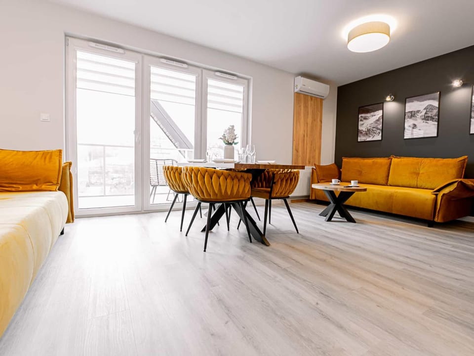 Living room, Seating area, Dining area