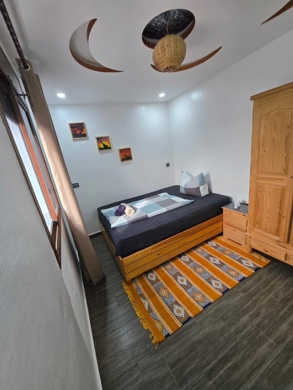 Photo of the whole room, Bedroom