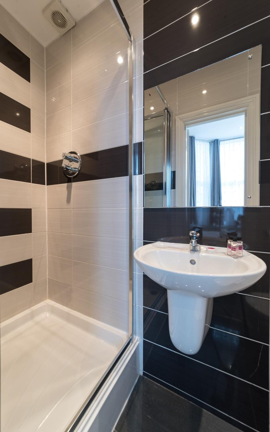 Shower, Bathroom, Decorative detail