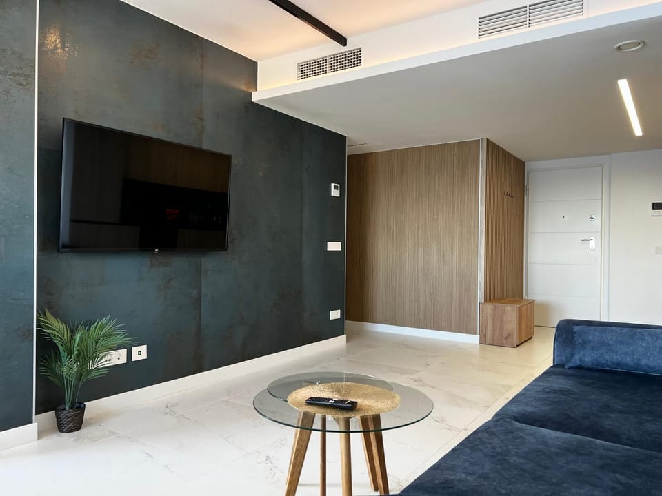TV and multimedia, Living room, Seating area, Evening entertainment, air conditioner