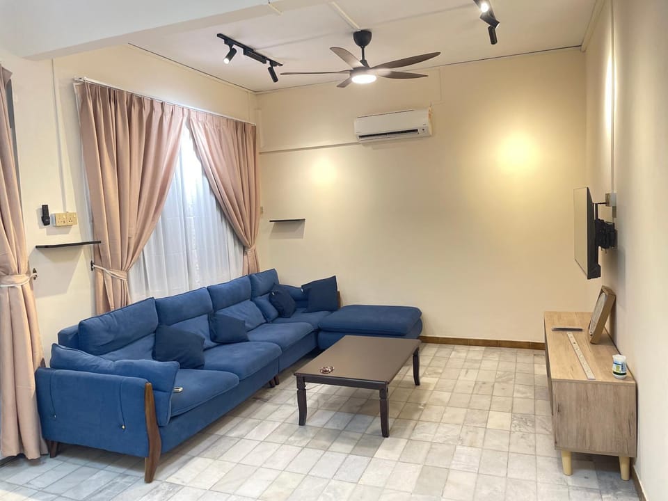 TV and multimedia, Living room, Seating area, fireplace, air conditioner
