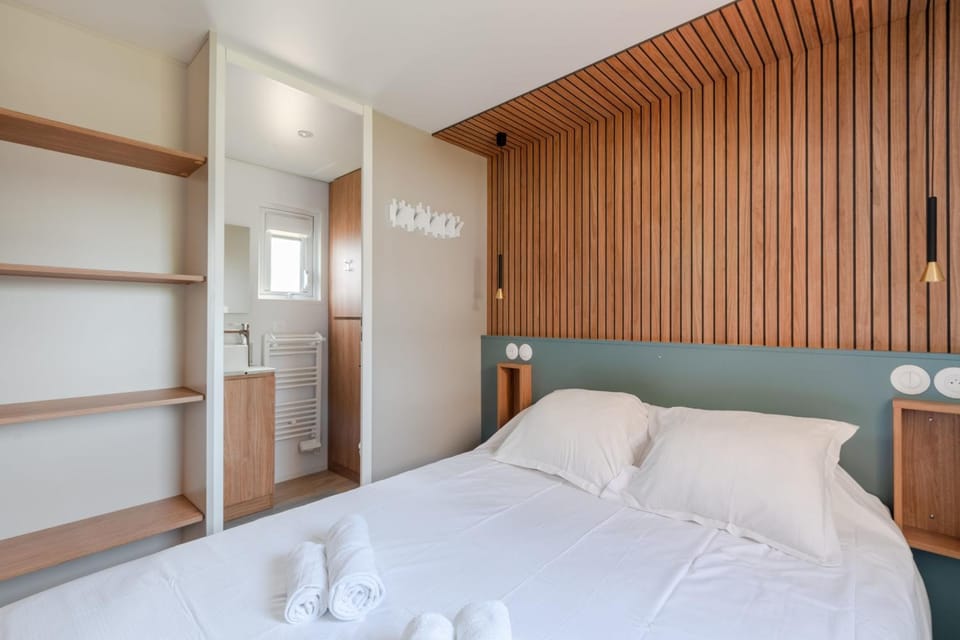 Mobil-home 40m - Piscine - Jardin House in Pays de la Loire
