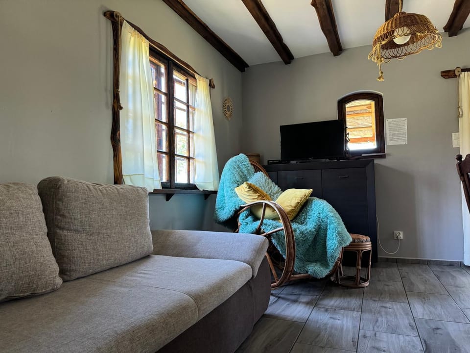 Communal lounge/ TV room, TV and multimedia, Living room, Seating area, Evening entertainment