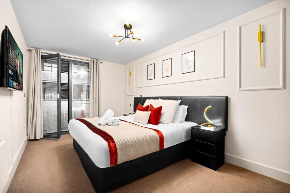 Property building, Bed, Bedroom