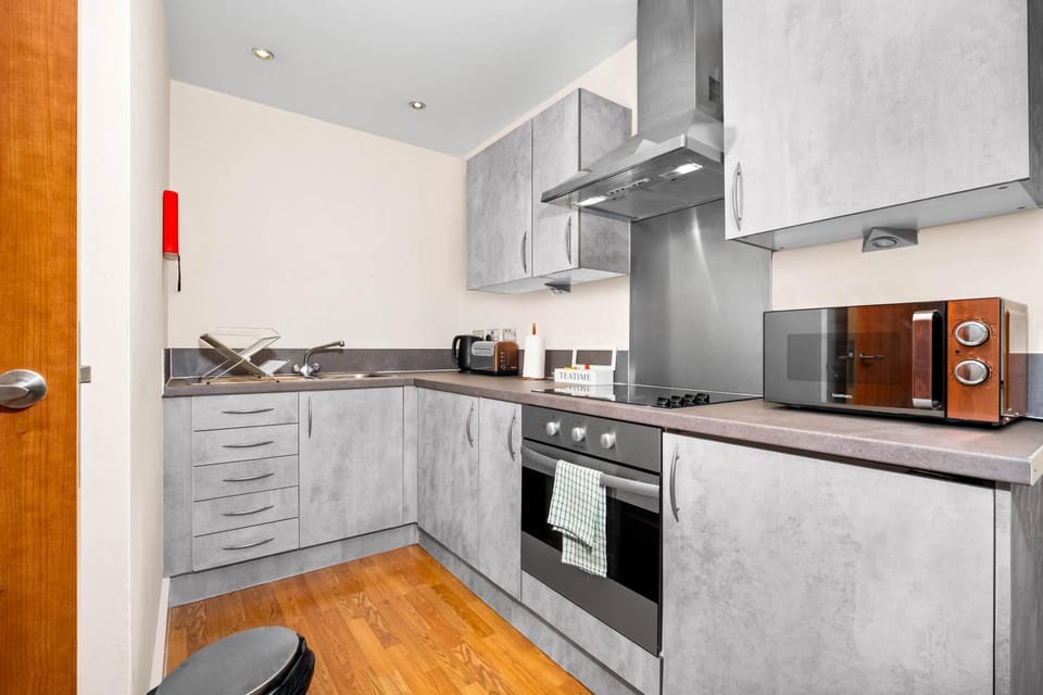 Coffee/tea facilities, Kitchen or kitchenette, oven, stove, toaster