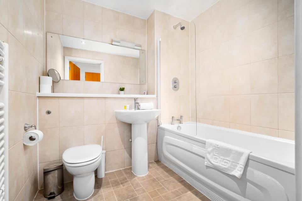Shower, Toilet, Bathroom, Bath, towels
